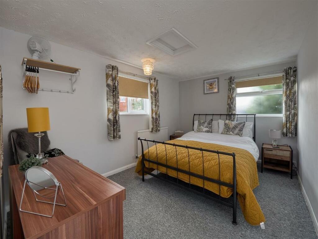 Little Park Holiday Homes Self Catering Cottages 1 & 2 Bedrooms Available Close To Tutbury Castle المظهر الخارجي الصورة